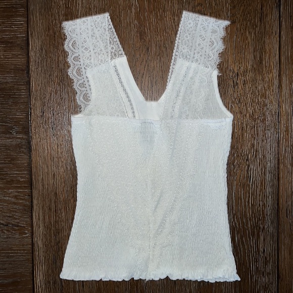 Daytrip Smocked top Size M - Picture 3 of 4